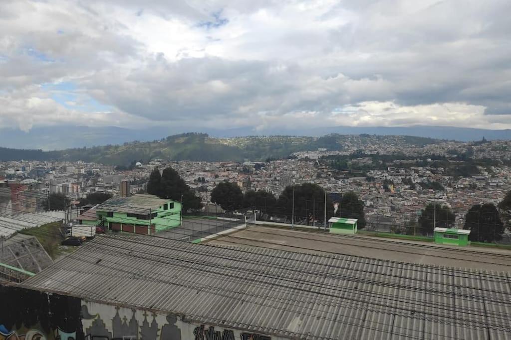 Stylish & Modern 2br Quito